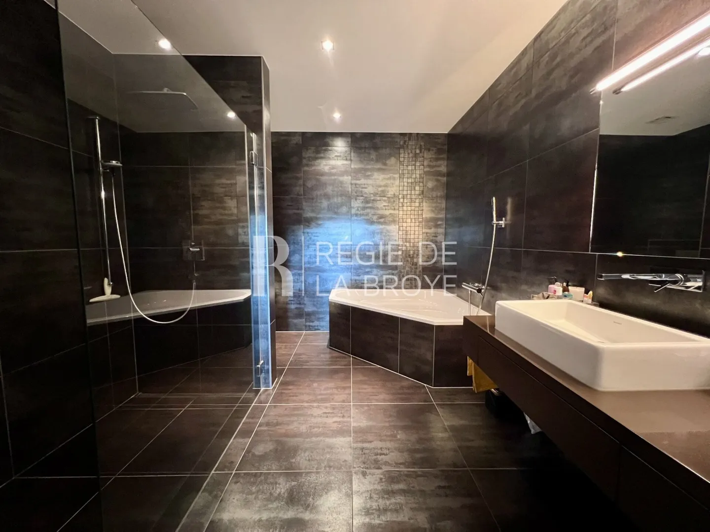 Appartamento di lusso 165 m² a Gampelen - Foto 12 di 16