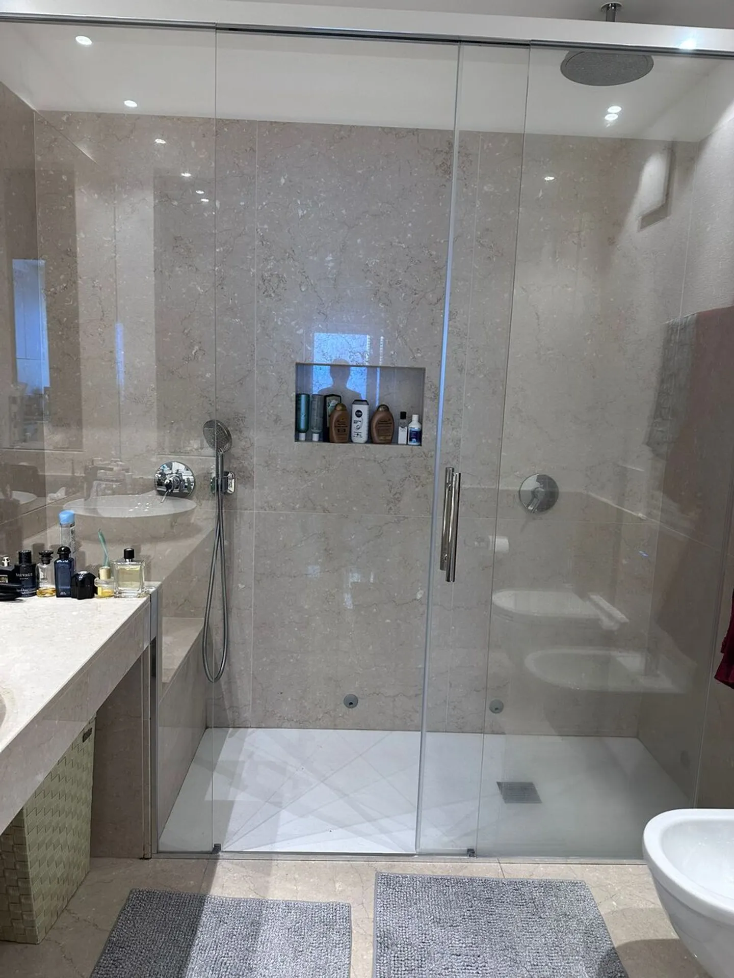 GRANDE E MODERNO APPARTAMENTO 2.5 STANZE IN CENTRO con ARIA CONDIZIONATA - Foto 6 di 7