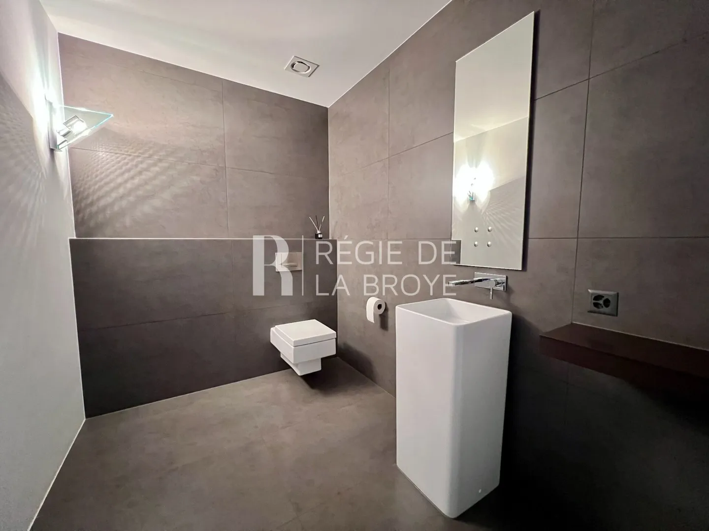 Appartamento di lusso 165 m² a Gampelen - Foto 15 di 16