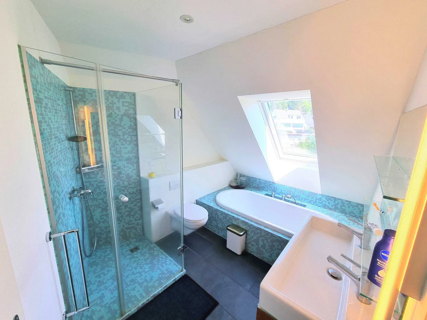 Villa architettonica moderna con piscina! - Foto 9 di 30