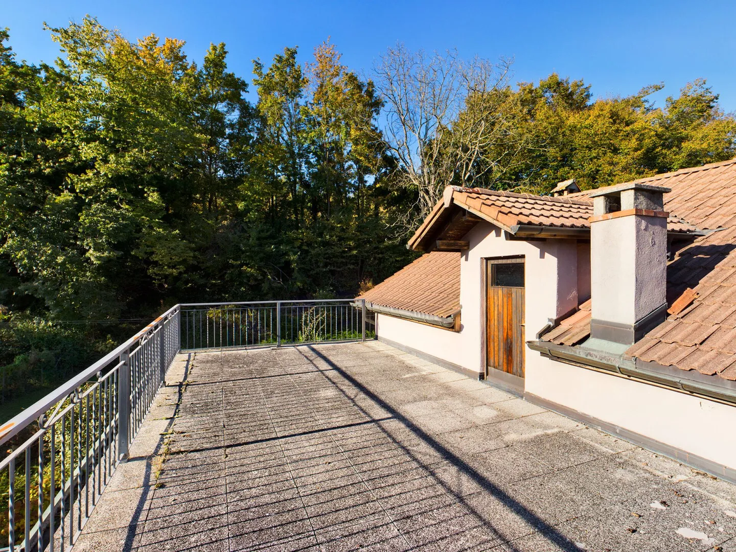 Multi-family house with large building land: future prospects with a touch of history. - Photo 12 of 13