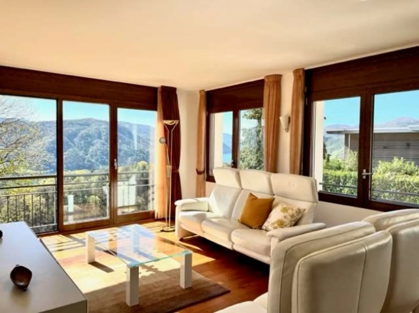 Elegante 3,5 Zimmer-Wohnung mit Seeblick - Foto 2 von 20