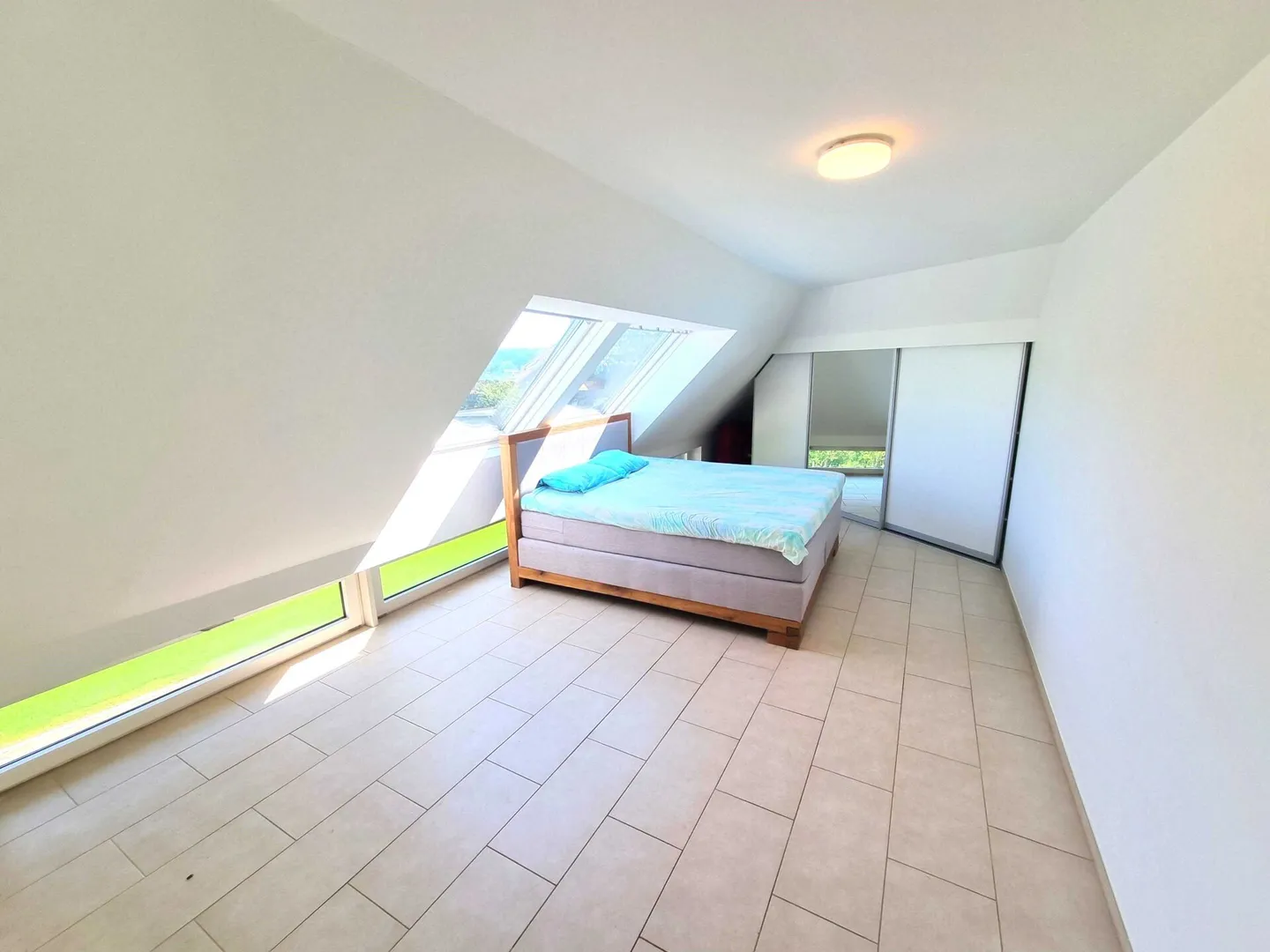 Villa architettonica moderna con piscina! - Foto 21 di 30