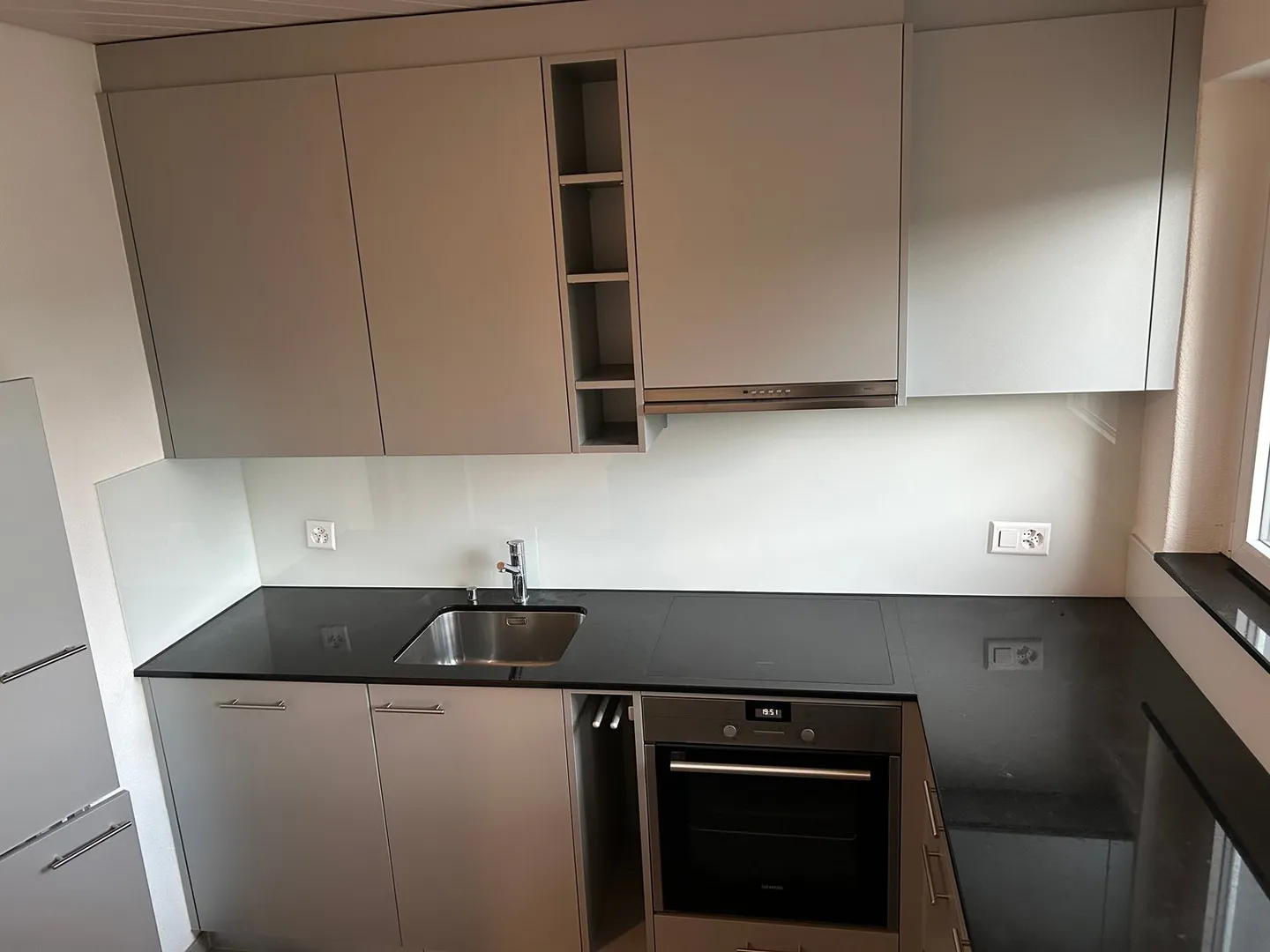 Appartamento luminoso di 3,5 stanze con balcone a Heimberg - disponibile da luglio 2026 - Foto 1 di 7