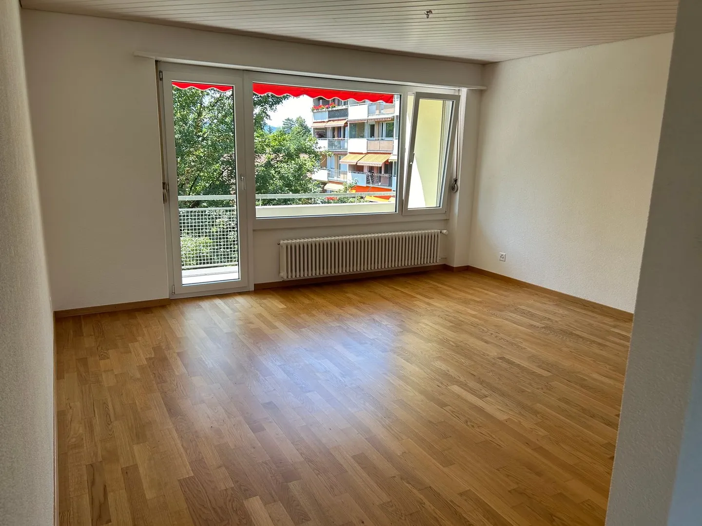 Appartamento luminoso di 3,5 stanze con balcone a Heimberg - disponibile da luglio 2026 - Foto 3 di 7