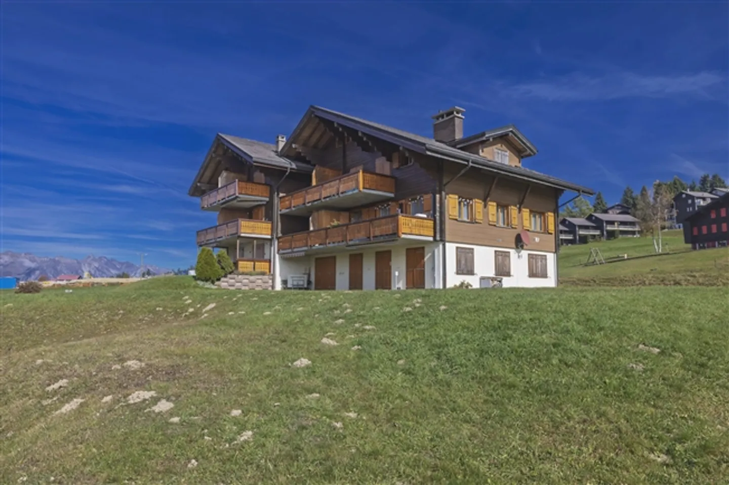 Appartement de vacances au pied de la piste avec balcon et vue magnifique sur les montagnes - Photo 1 sur 12