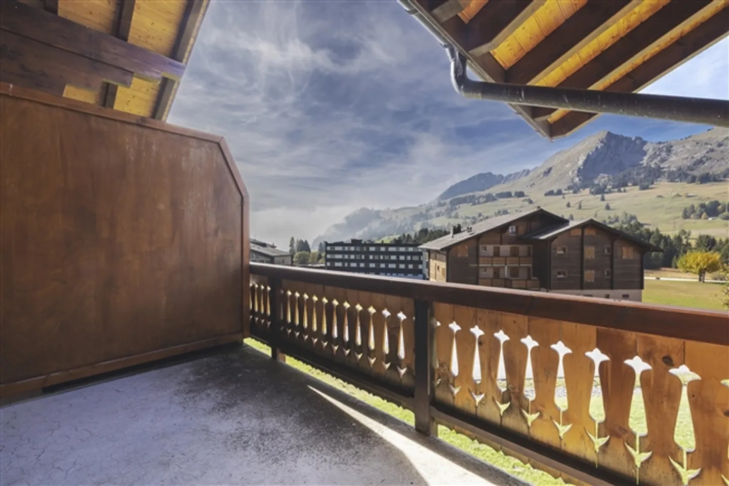 Appartement de vacances au pied de la piste avec balcon et vue magnifique sur les montagnes - Photo 2 sur 12