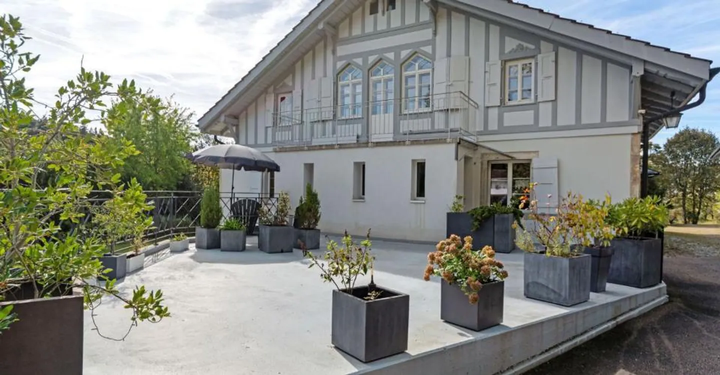 La Chaux-de-Fonds, exceptional accommodation in an estate - Photo 1 of 12