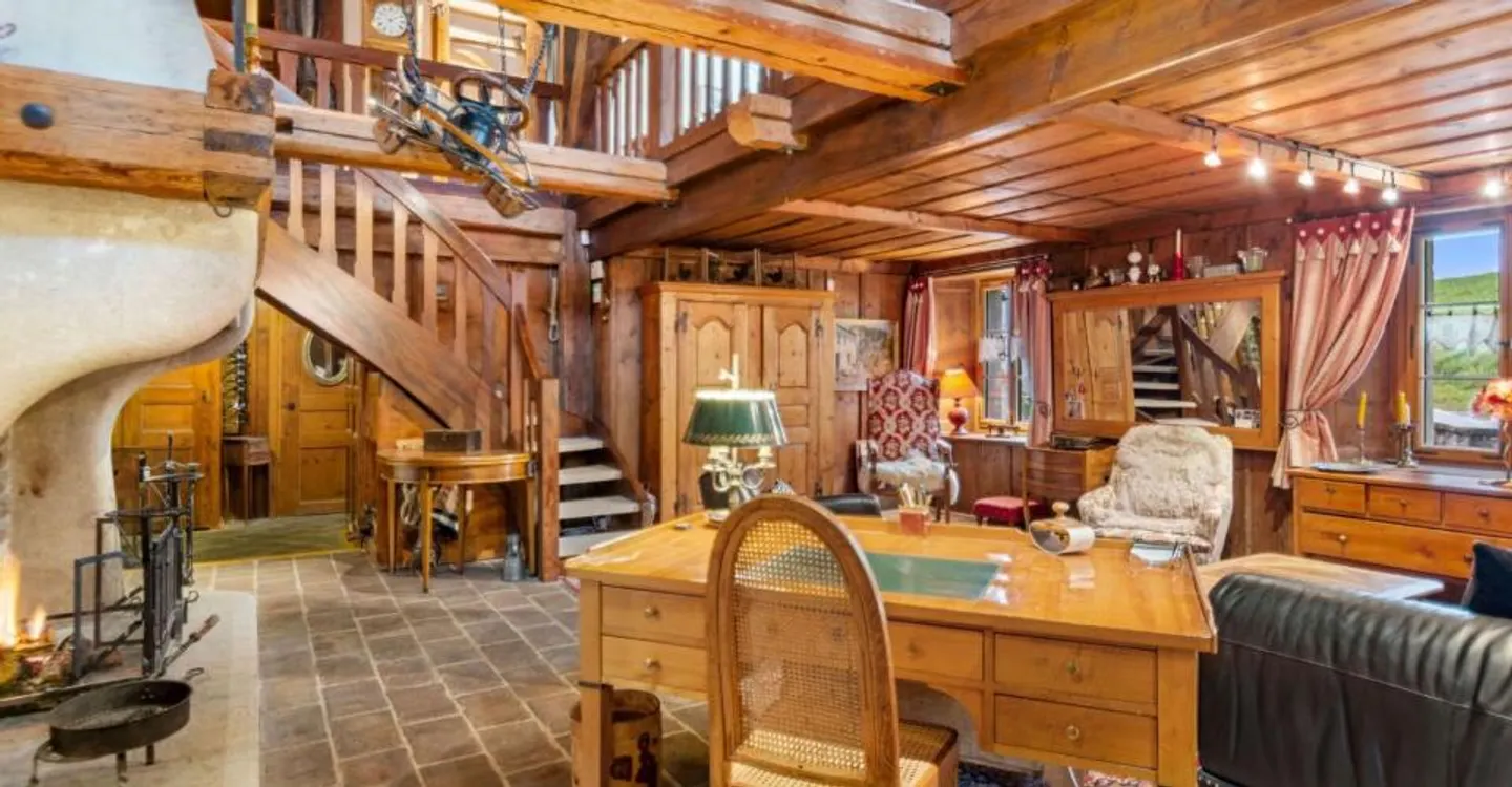 La Chaux-de-Fonds, exceptional accommodation in an estate - Photo 2 of 12