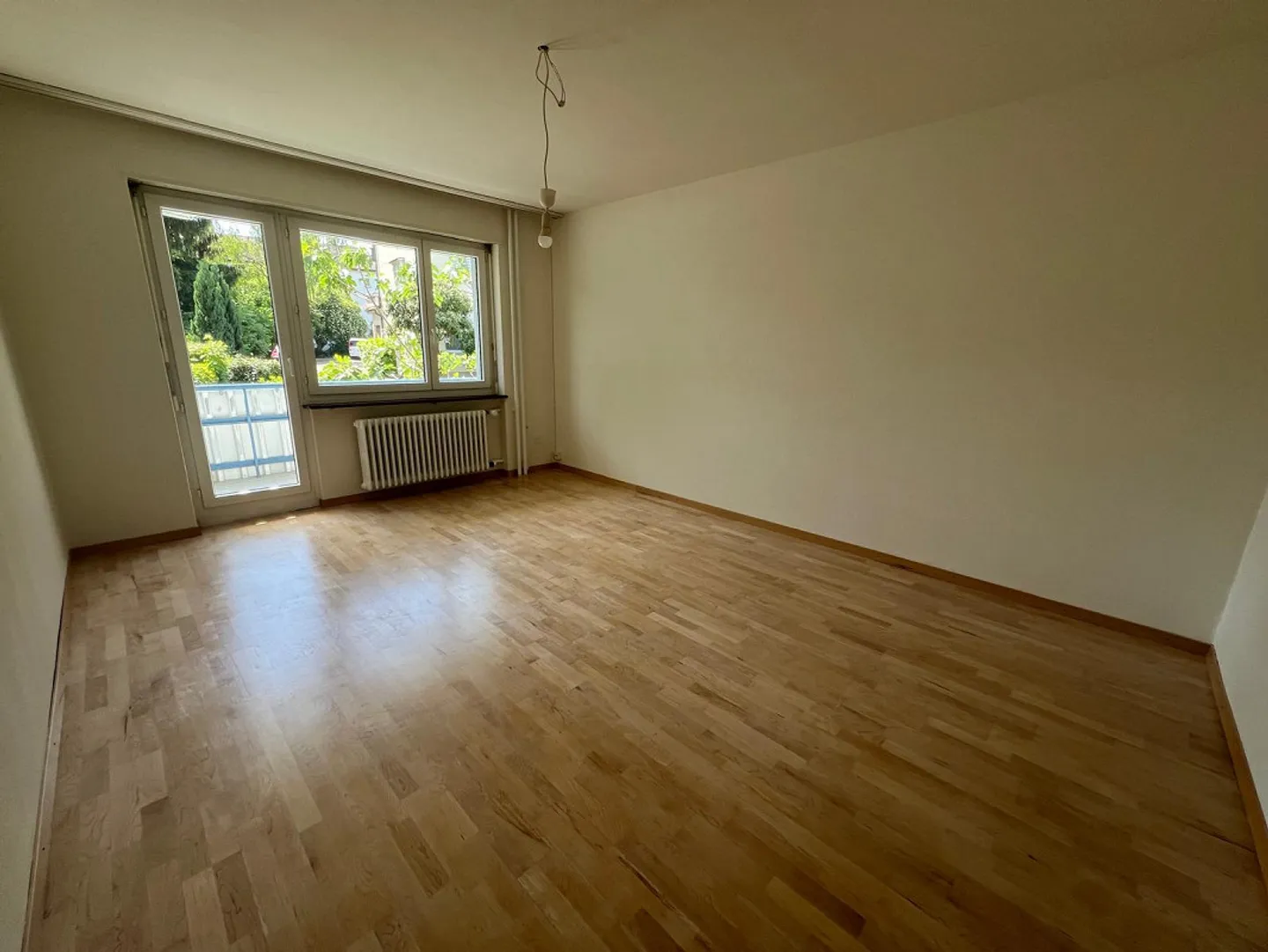 Cozy living in a quiet location - Photo 3 of 12