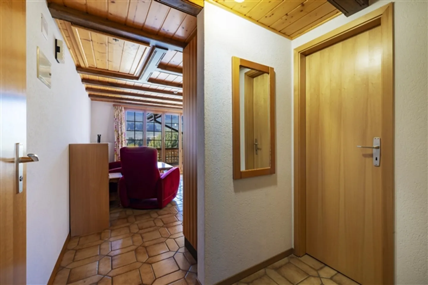 Appartement de vacances au pied de la piste avec balcon et vue magnifique sur les montagnes - Photo 4 sur 12