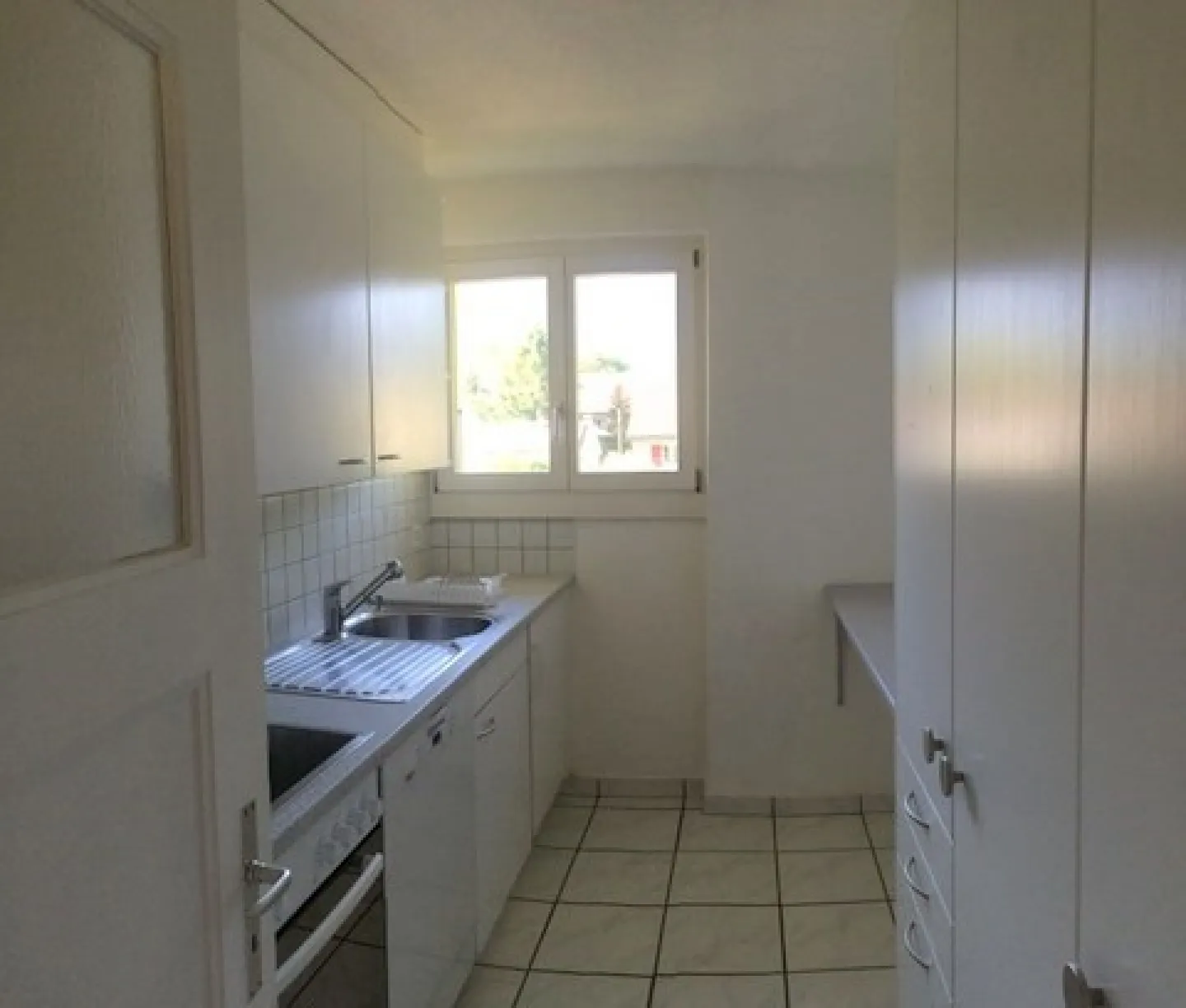Appartamento soleggiato di 4 stanze al 1° piano - Foto 3 di 7