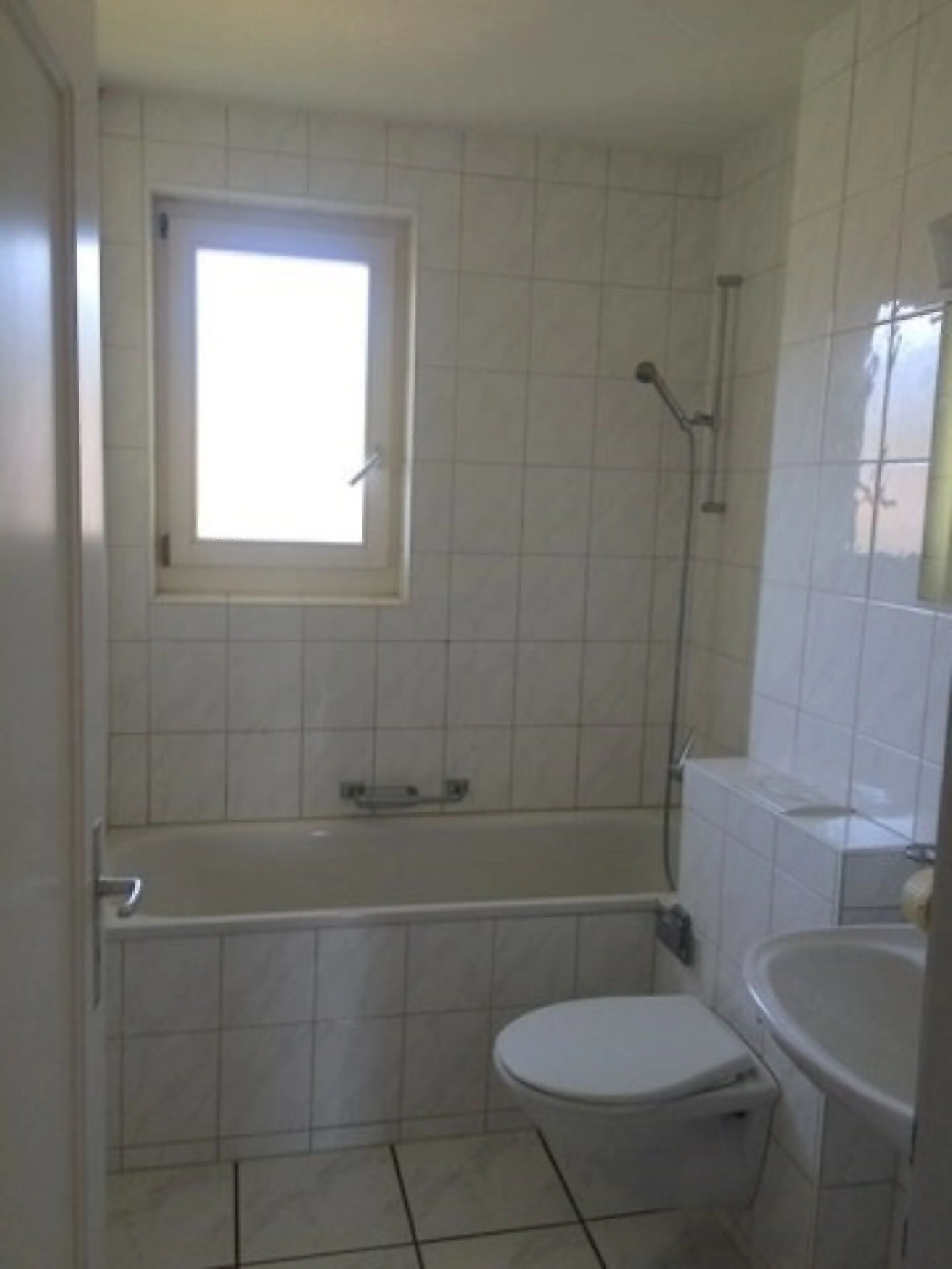 Appartamento soleggiato di 4 stanze al 1° piano - Foto 4 di 7