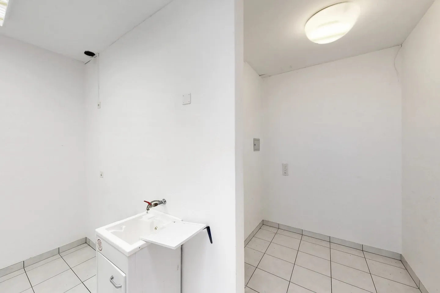 Spazio Commerciale in Affitto - Foto 7 di 11