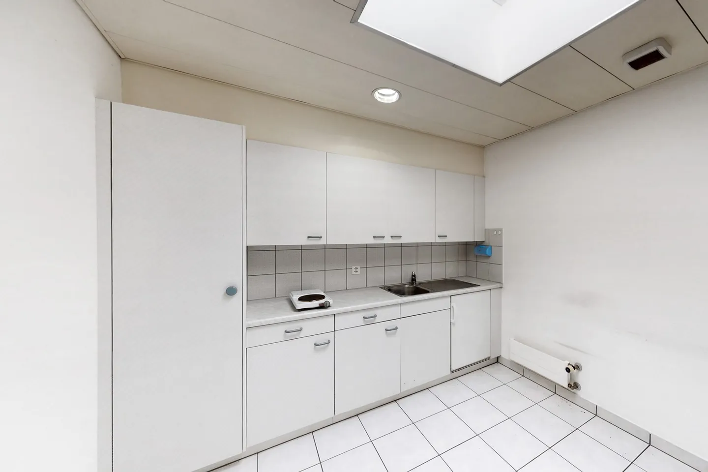 Spazio Commerciale in Affitto - Foto 8 di 11