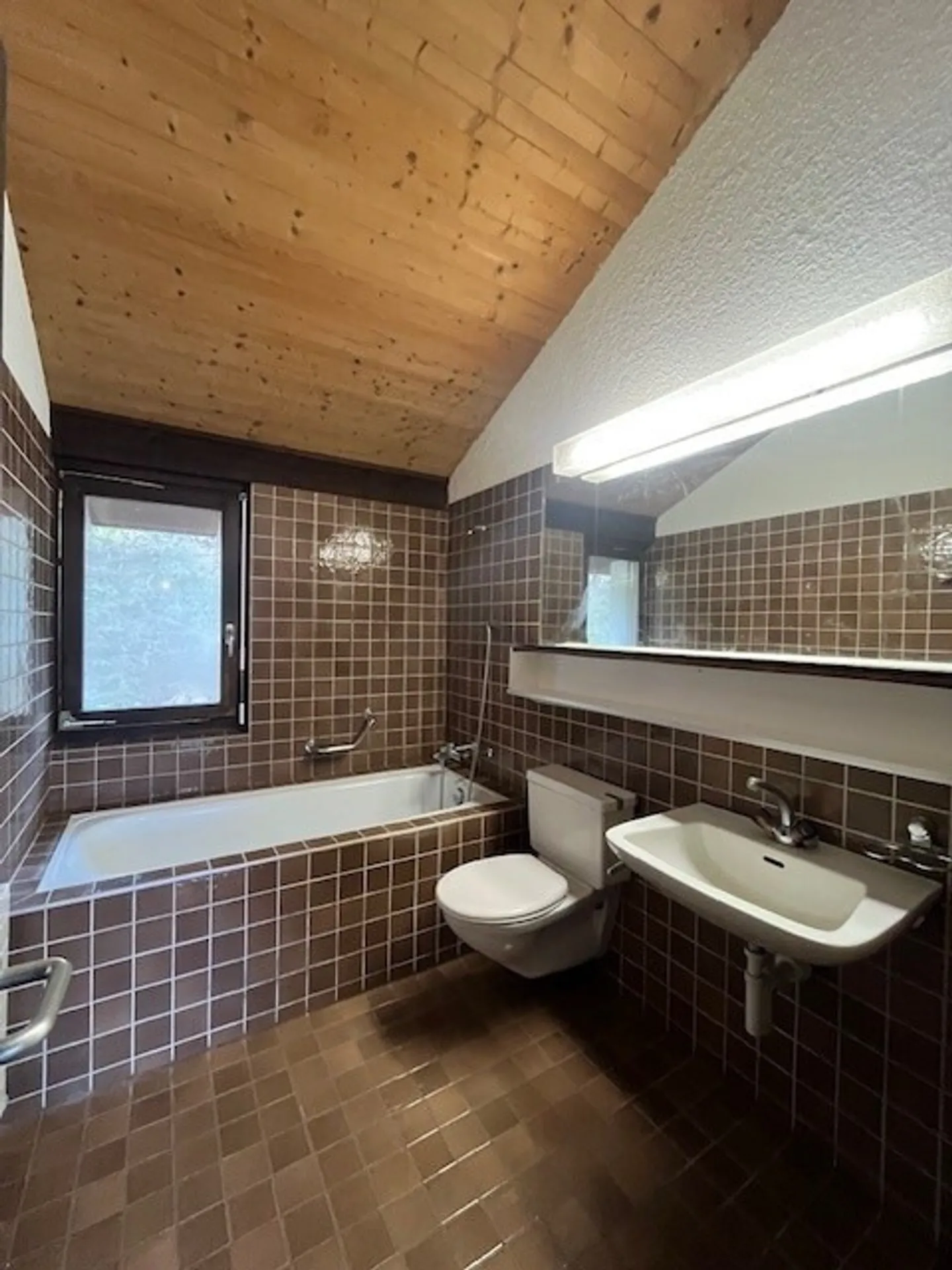 Casa indipendente con giardino generoso a Weggis - Foto 11 di 12