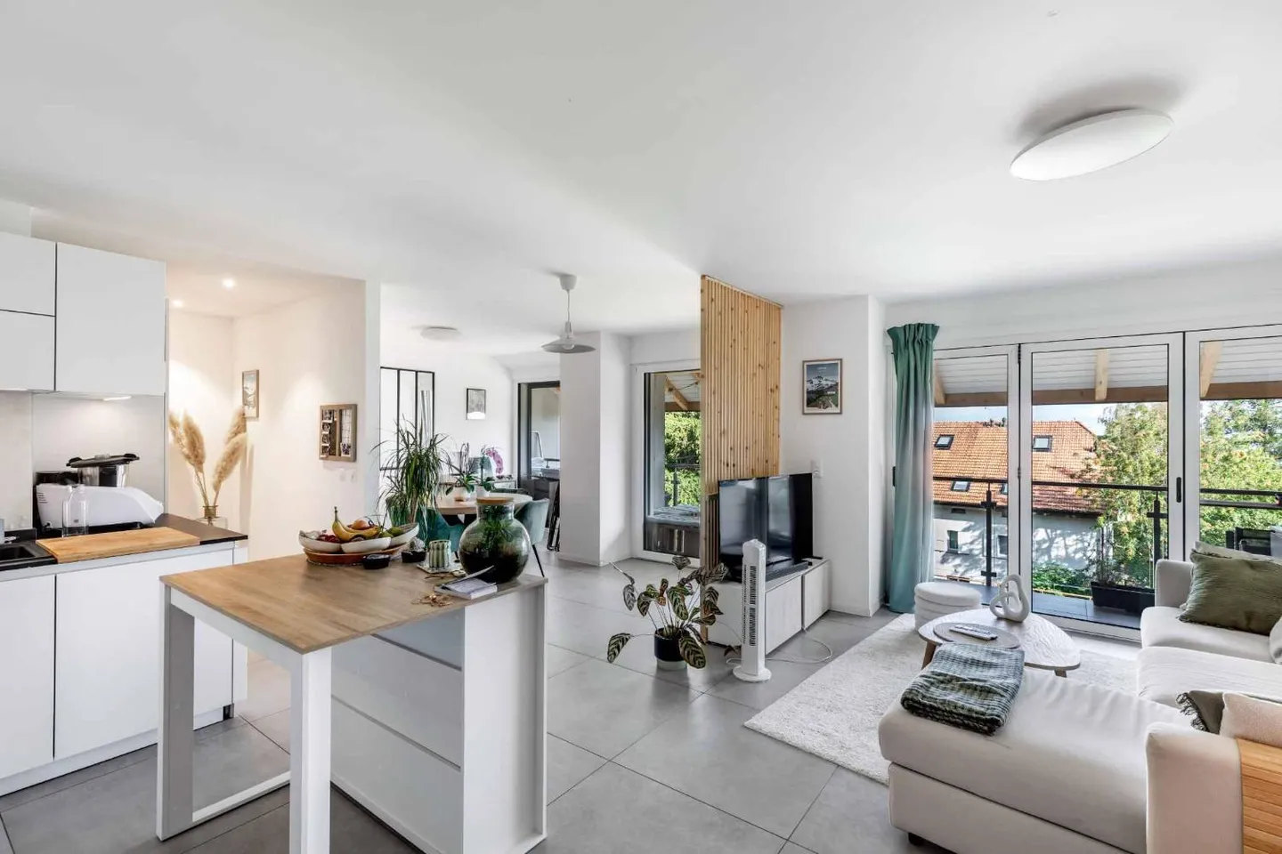 Duplex apartment in modern style with renovation and view of Lake Geneva and the Alps - Photo 1 of 9