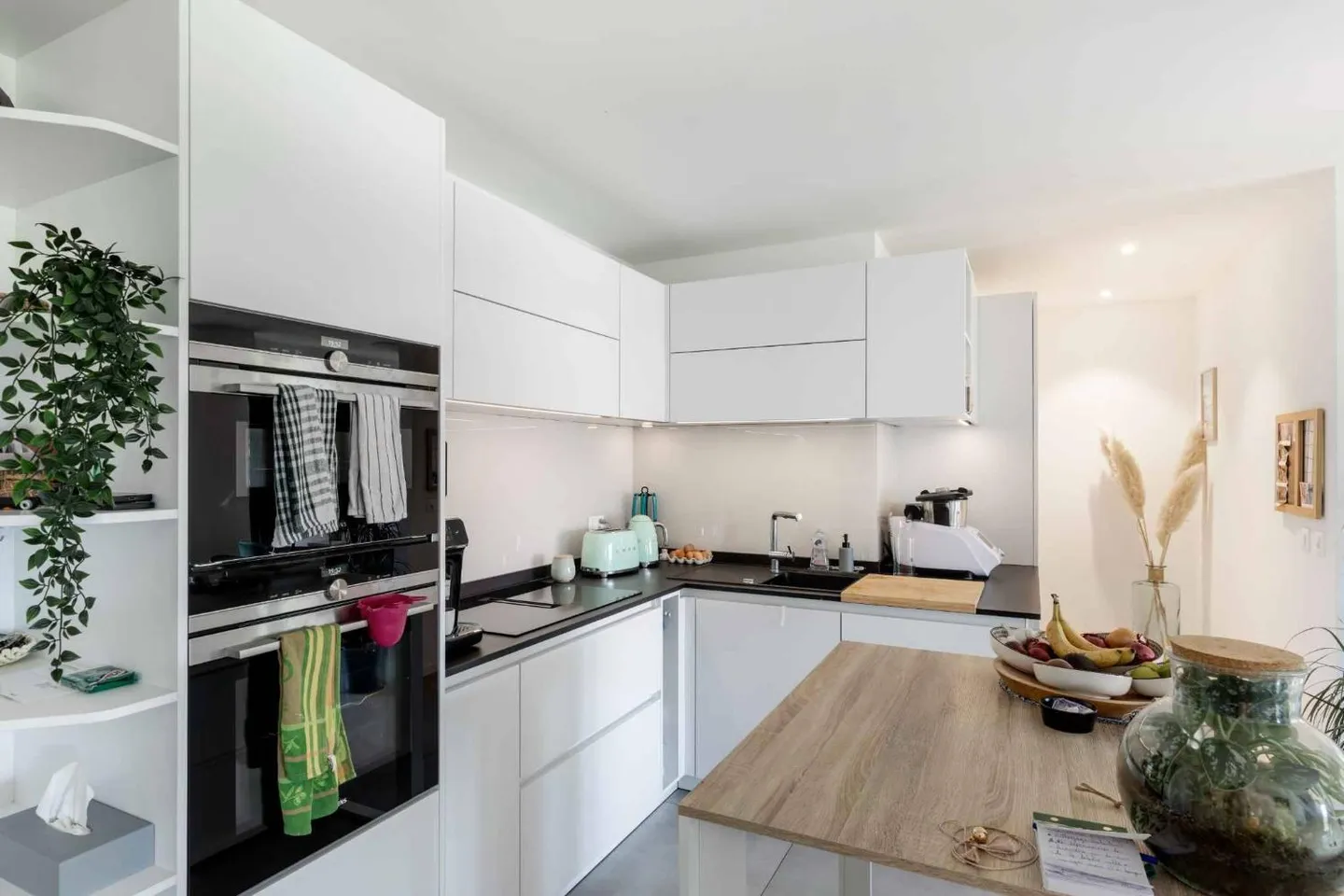 Duplex apartment in modern style with renovation and view of Lake Geneva and the Alps - Photo 5 of 9
