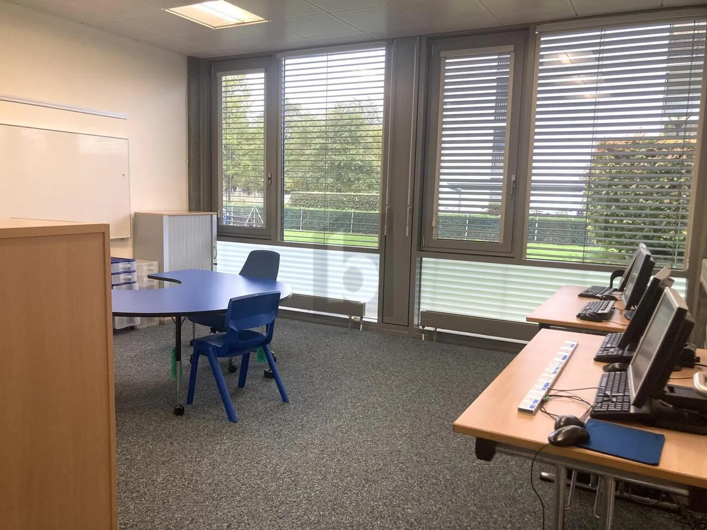 BUREAU IDÉAL POUR ENTREPRISES, ÉCOLES OU CABINETS - Photo 5 sur 6