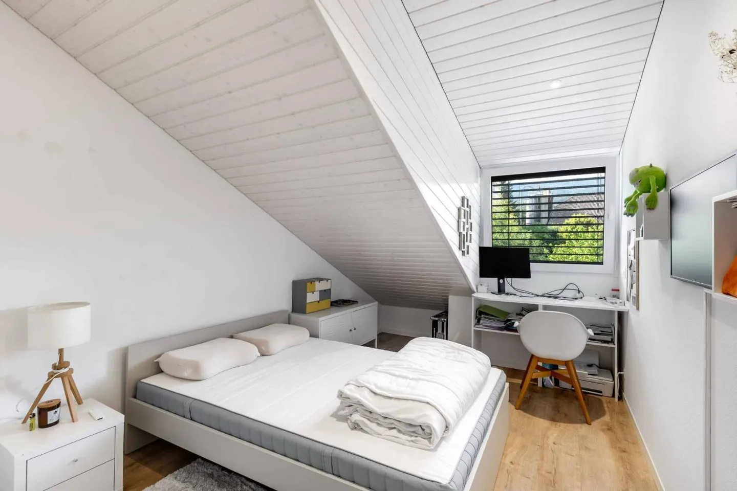 Duplex apartment in modern style with renovation and view of Lake Geneva and the Alps - Photo 6 of 9