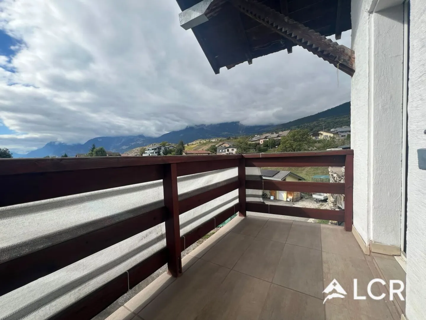 Beautiful atypical apartment in Saviese / 3 bedrooms / 1 bathroom / 1 balcony / 3 parking spaces / 1 shed - Photo 5 of 11