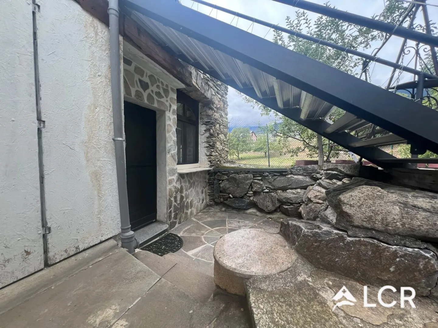 Beautiful atypical apartment in Saviese / 3 bedrooms / 1 bathroom / 1 balcony / 3 parking spaces / 1 shed - Photo 6 of 11