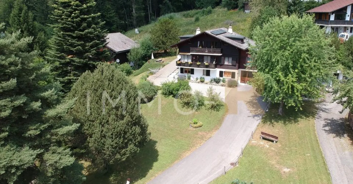 Charmante 5,5-Zimmer-Wohnung in einem Chalet - Foto 2 von 10