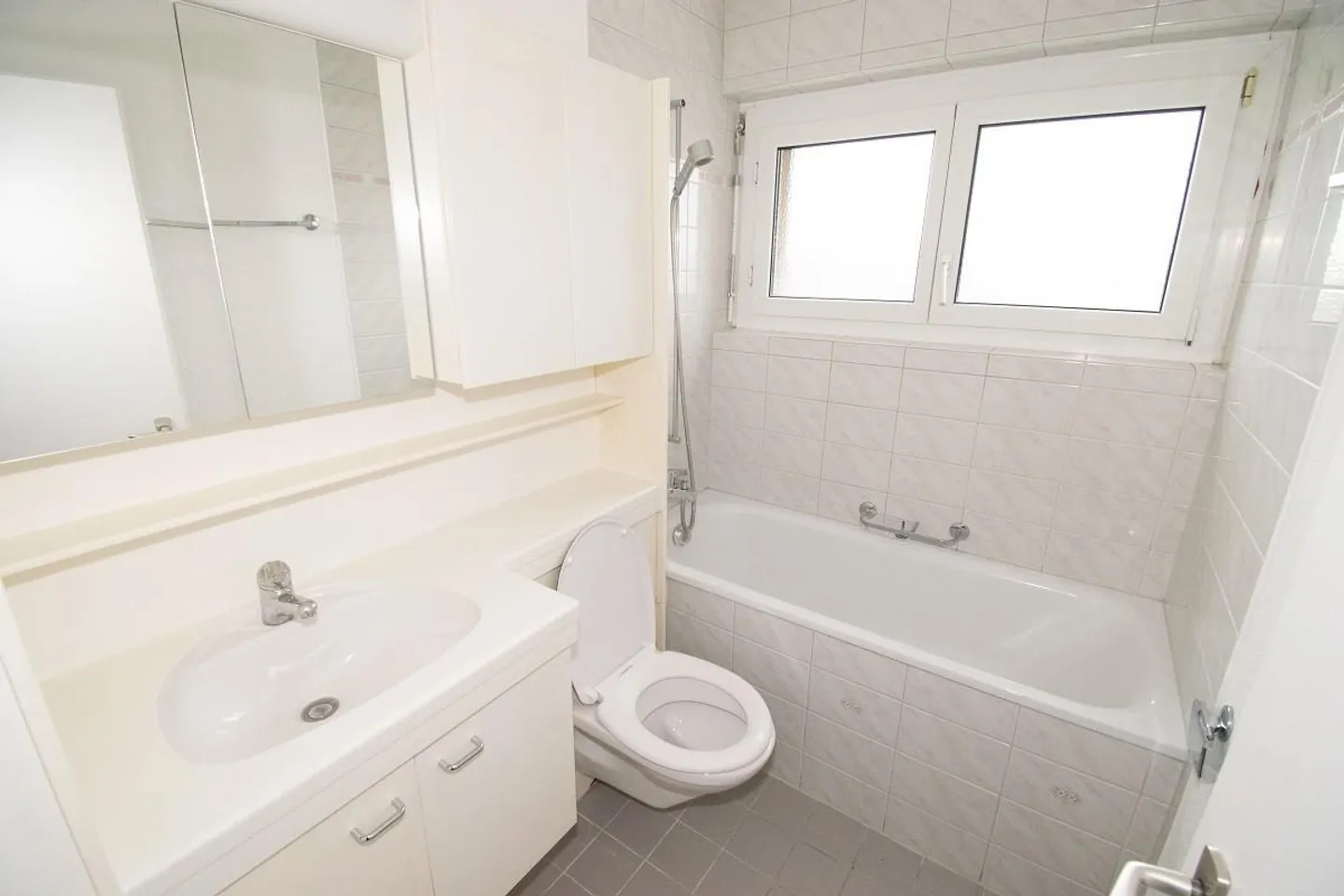 Grosszügige Wohnung in zentraler Lage - Foto 10 von 11