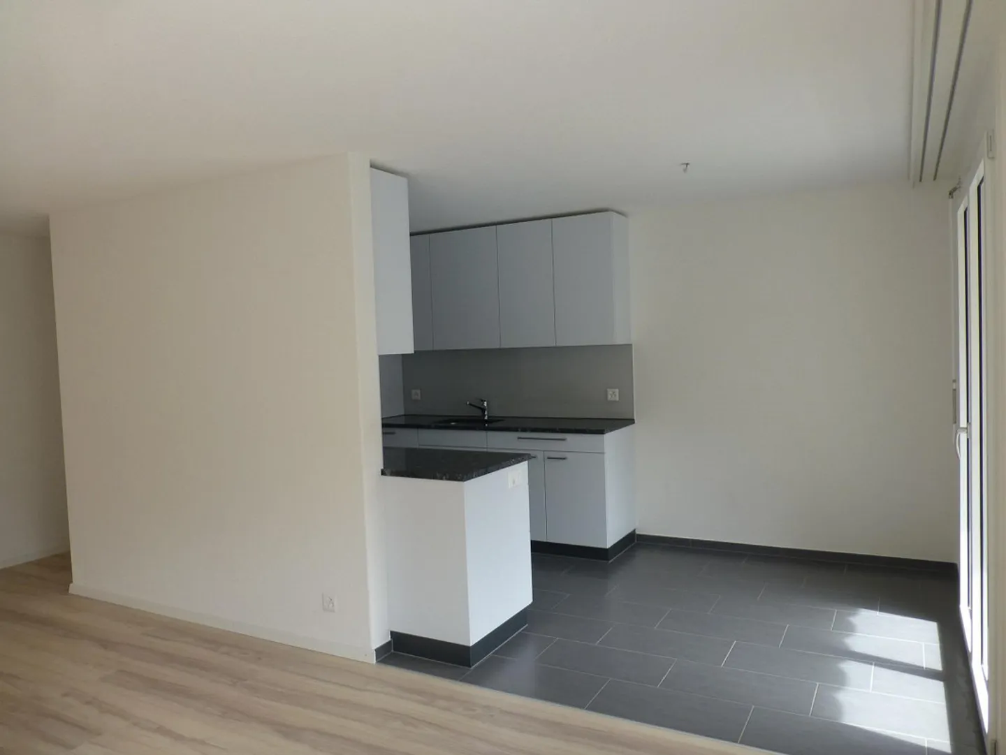 3.5 Room Apartment, Renovated, Central, Sunny, Quiet Location - Photo 3 of 9