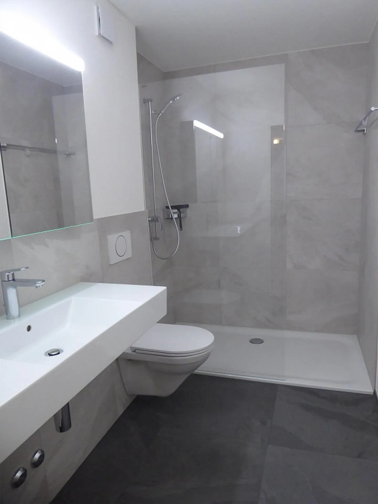 3.5 Room Apartment, Renovated, Central, Sunny, Quiet Location - Photo 7 of 9