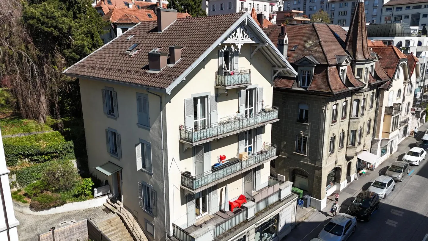 Mietshaus mit 4 Wohnungen und einer Gewerbefläche in Lausanne. - Photo 1 of 9