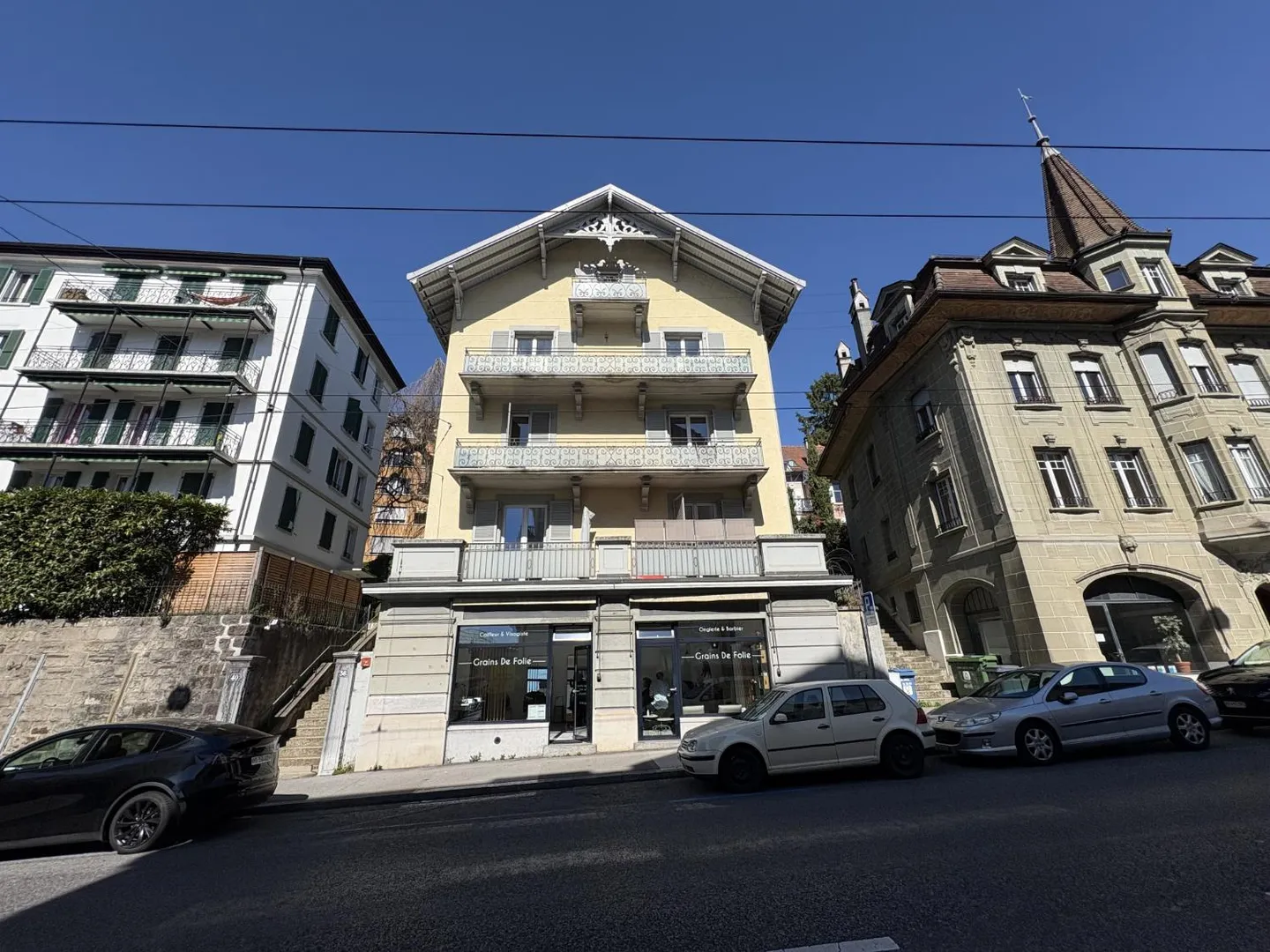 Mietshaus mit 4 Wohnungen und einer Gewerbefläche in Lausanne. - Photo 2 of 9