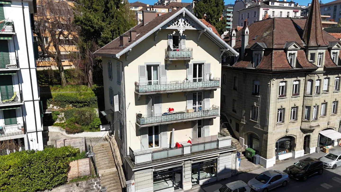 Mietshaus mit 4 Wohnungen und einer Gewerbefläche in Lausanne. - Photo 7 of 9