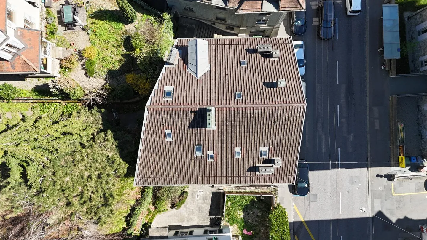Mietshaus mit 4 Wohnungen und einer Gewerbefläche in Lausanne. - Photo 8 of 9
