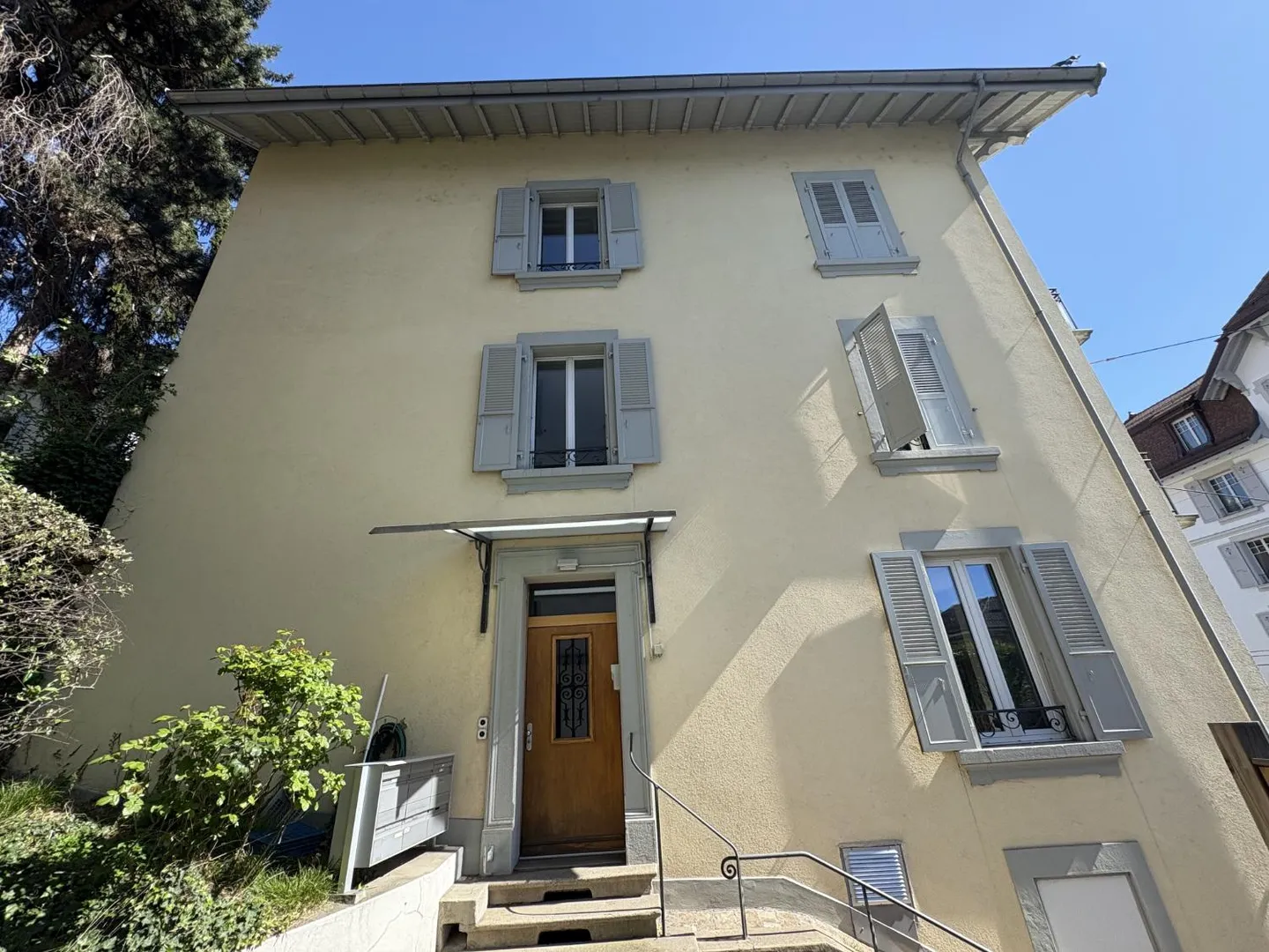 Mietshaus mit 4 Wohnungen und einer Gewerbefläche in Lausanne. - Photo 9 of 9
