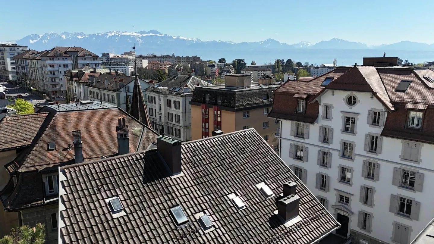 Mietshaus mit 4 Wohnungen und einer Gewerbefläche in Lausanne. - Photo 5 of 9
