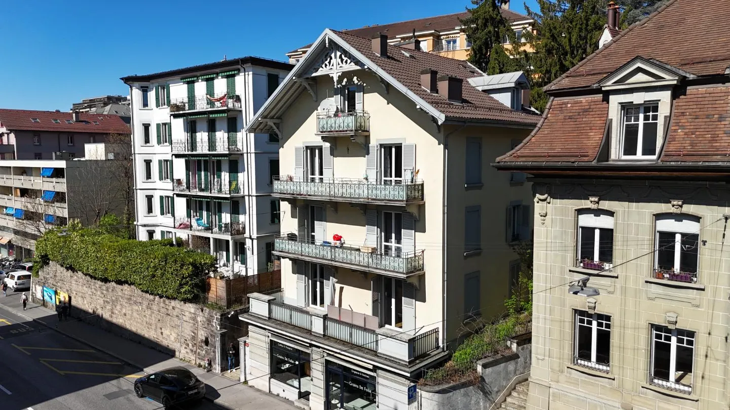 Mietshaus mit 4 Wohnungen und einer Gewerbefläche in Lausanne. - Photo 6 of 9