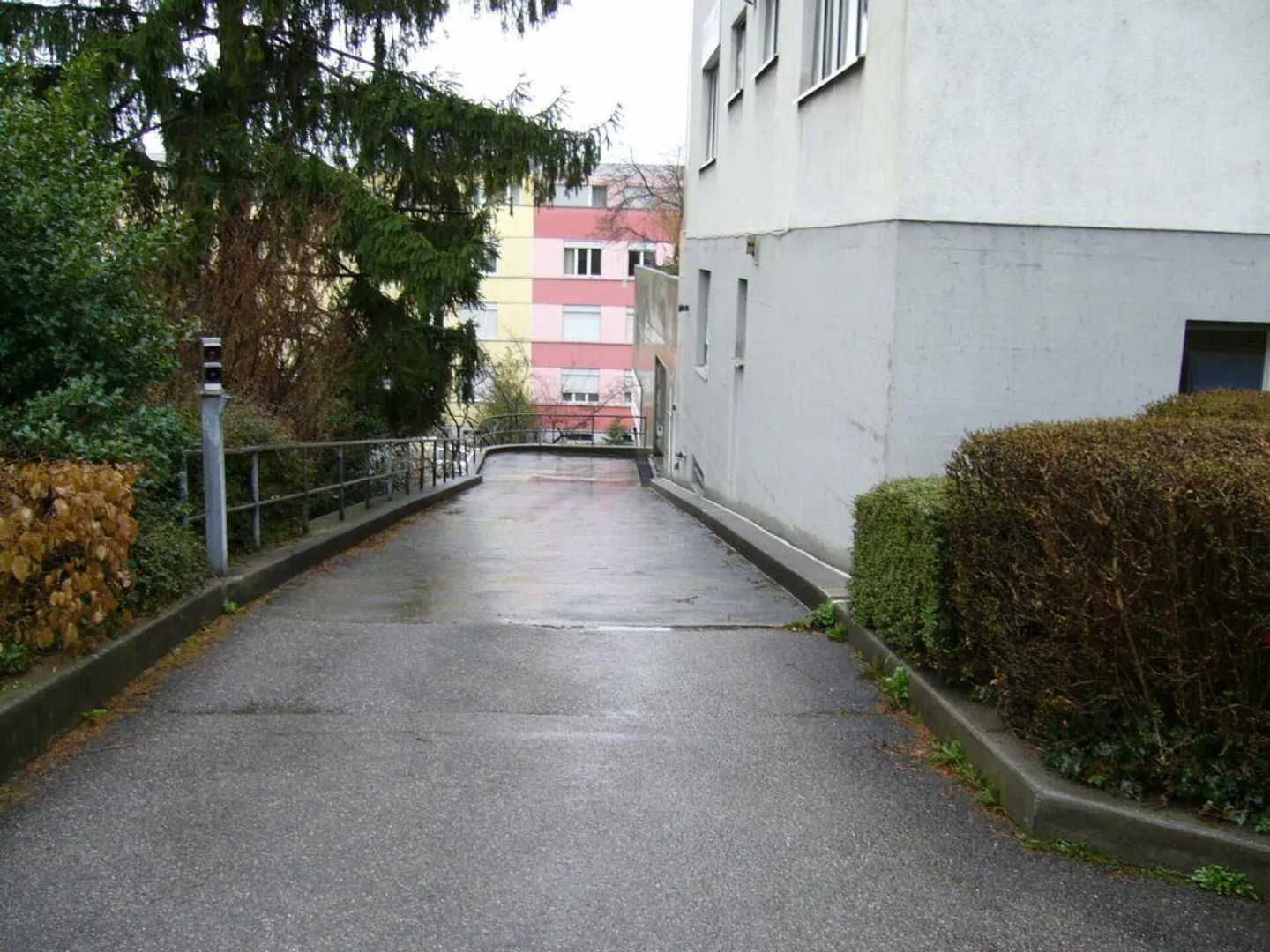 Posto auto per auto più piccola - Foto 1 di 1