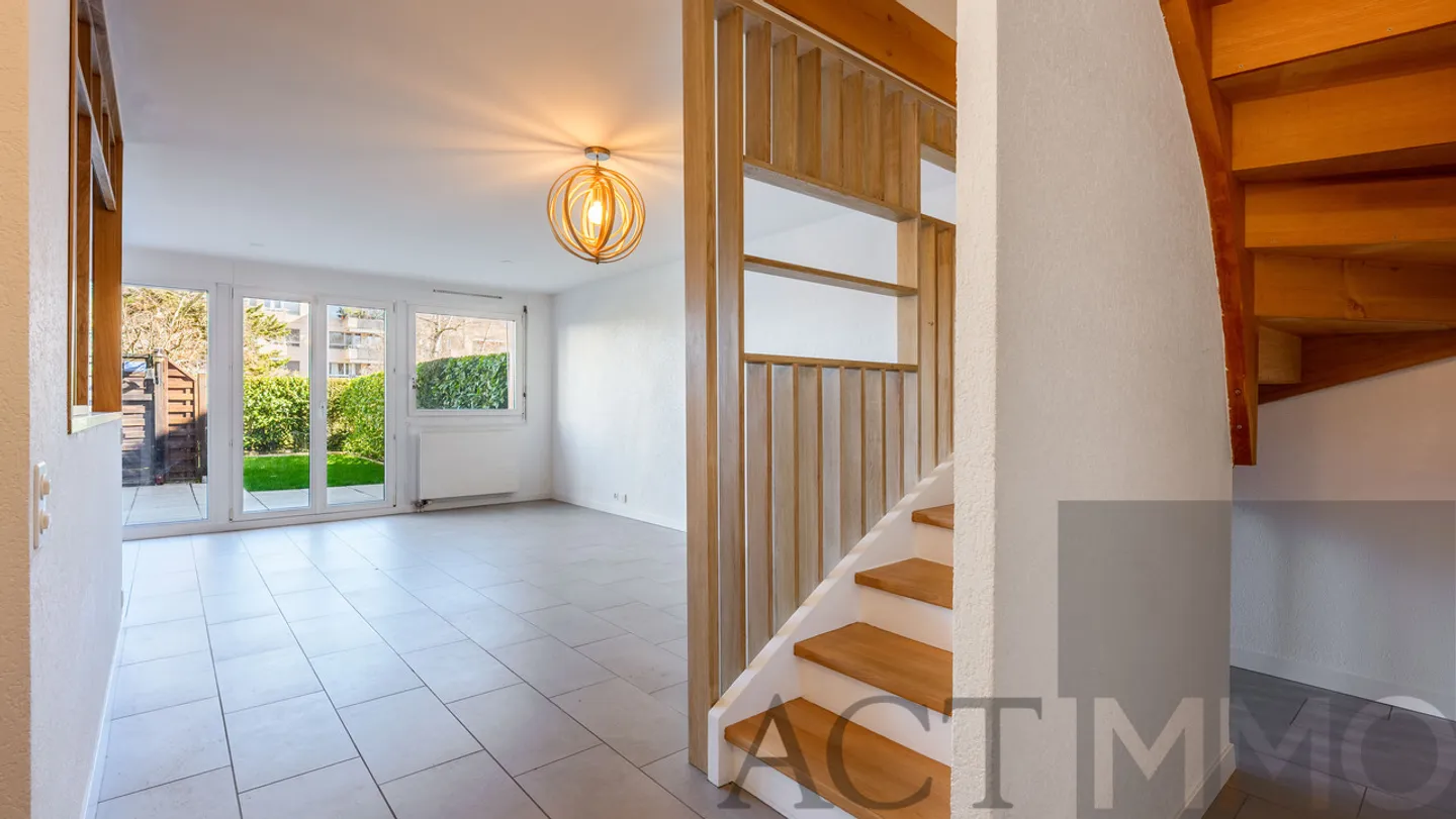 Duplex soleggiato con giardino privato - Foto 3 di 7