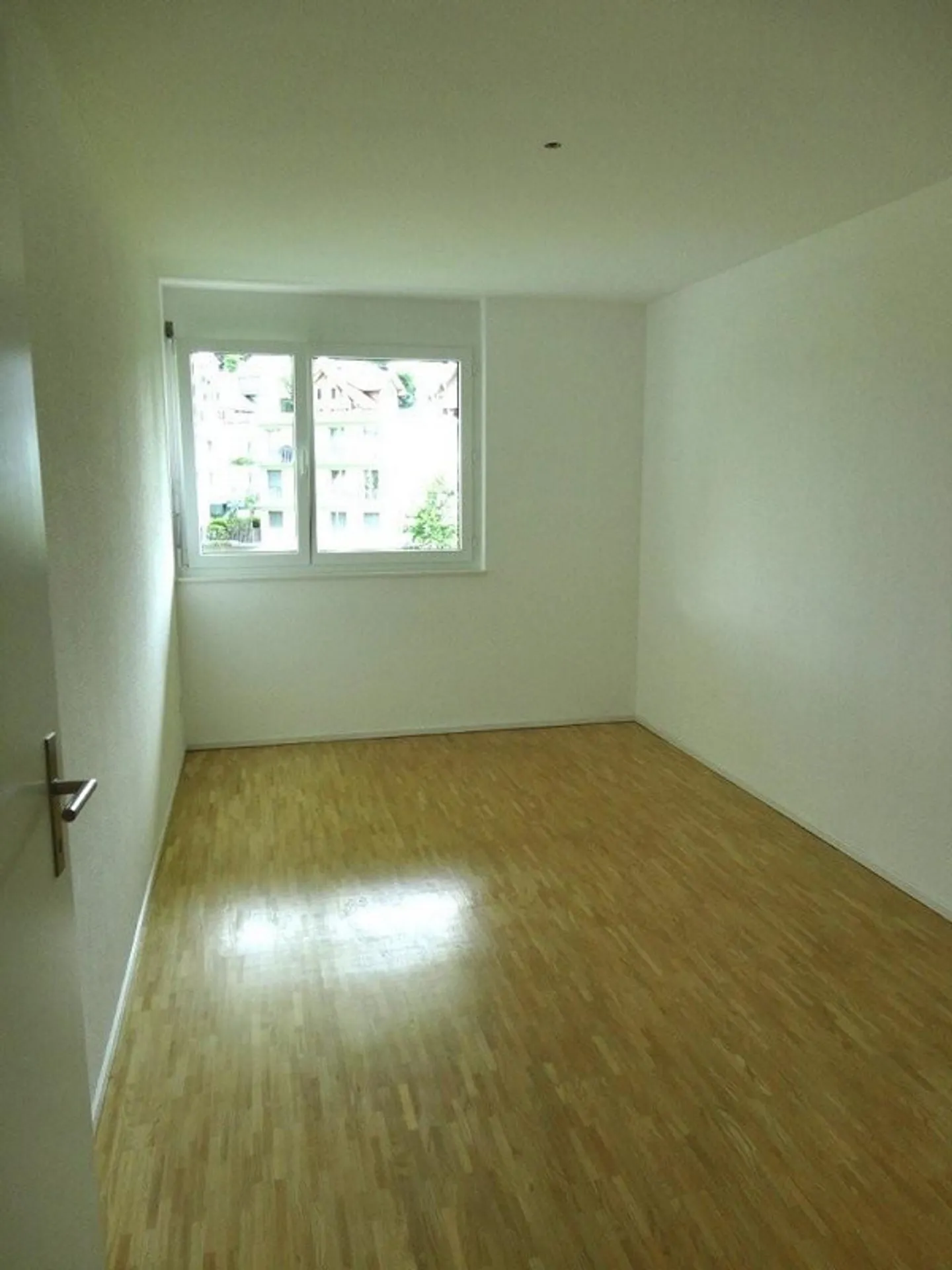 Apartment with large garden seating area - Photo 4 of 5
