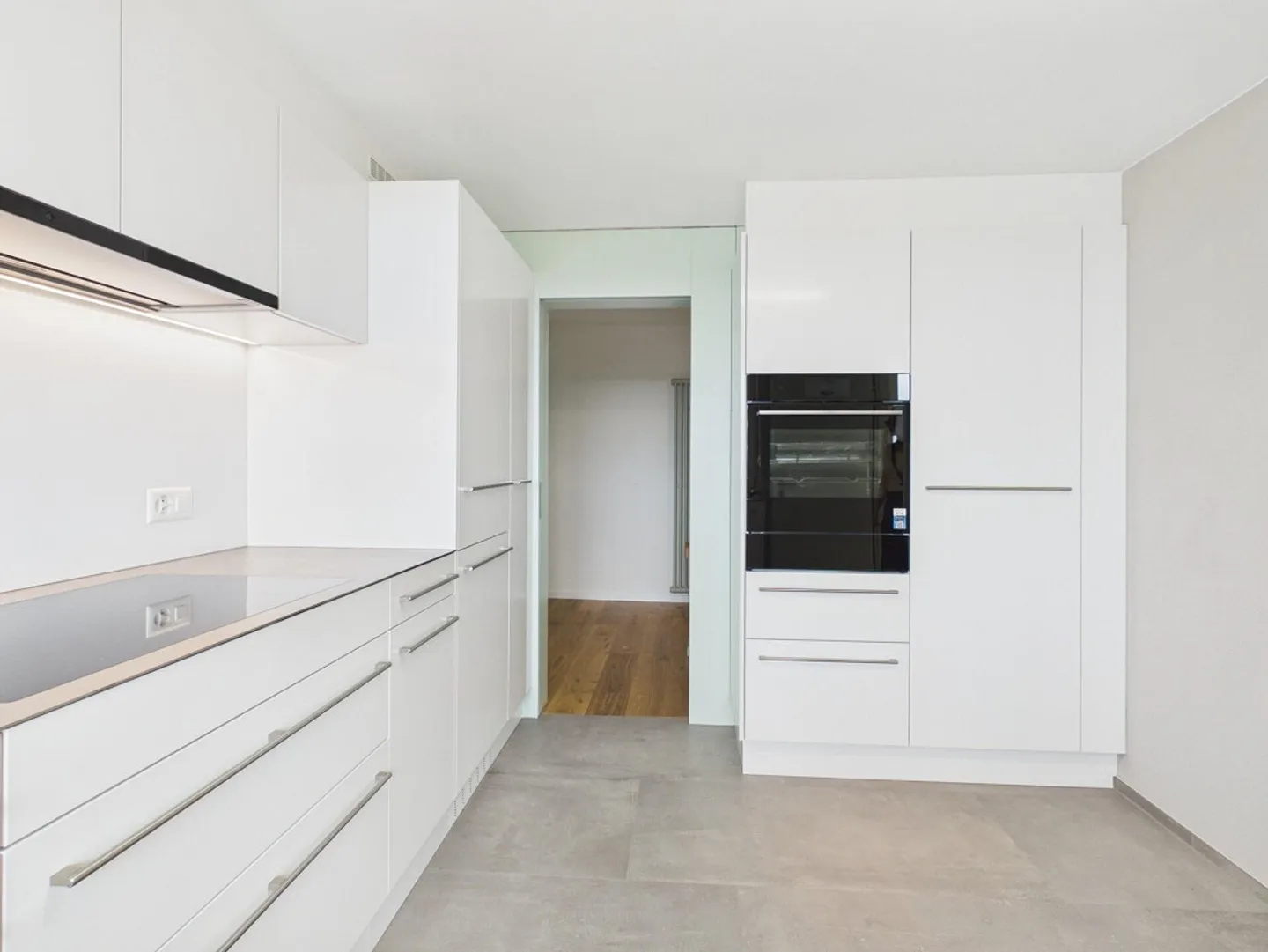 High-quality renovated penthouse apartment with fantastic views - Photo 8 of 17