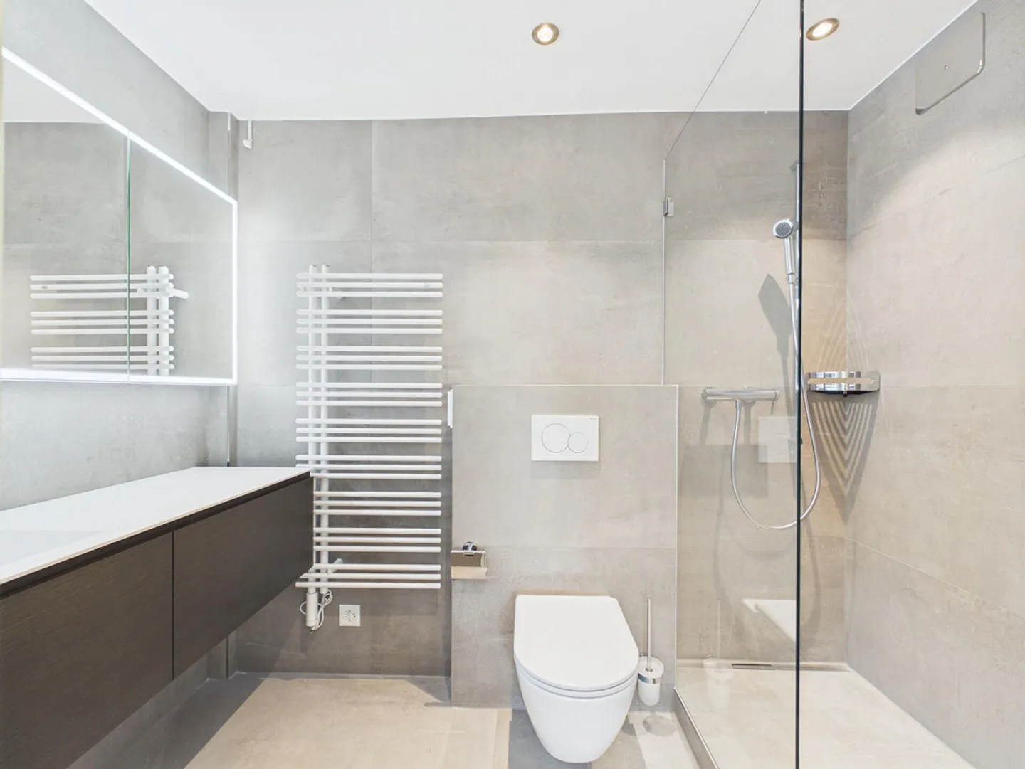 High-quality renovated penthouse apartment with fantastic views - Photo 11 of 17