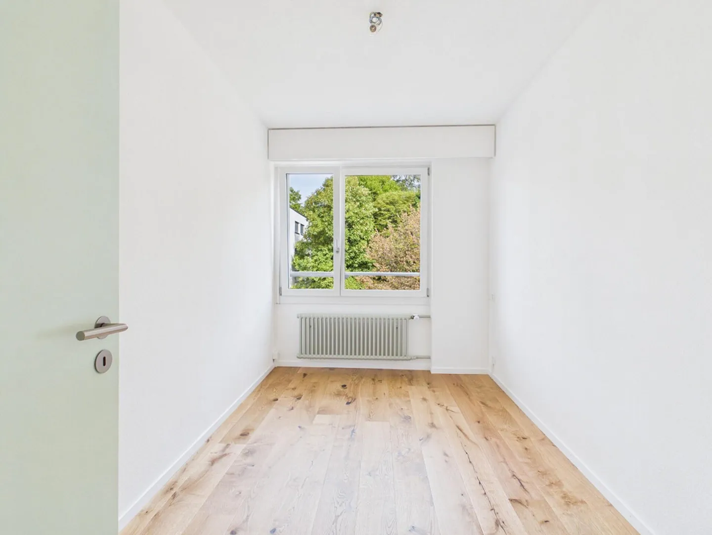 High-quality renovated penthouse apartment with fantastic views - Photo 12 of 17