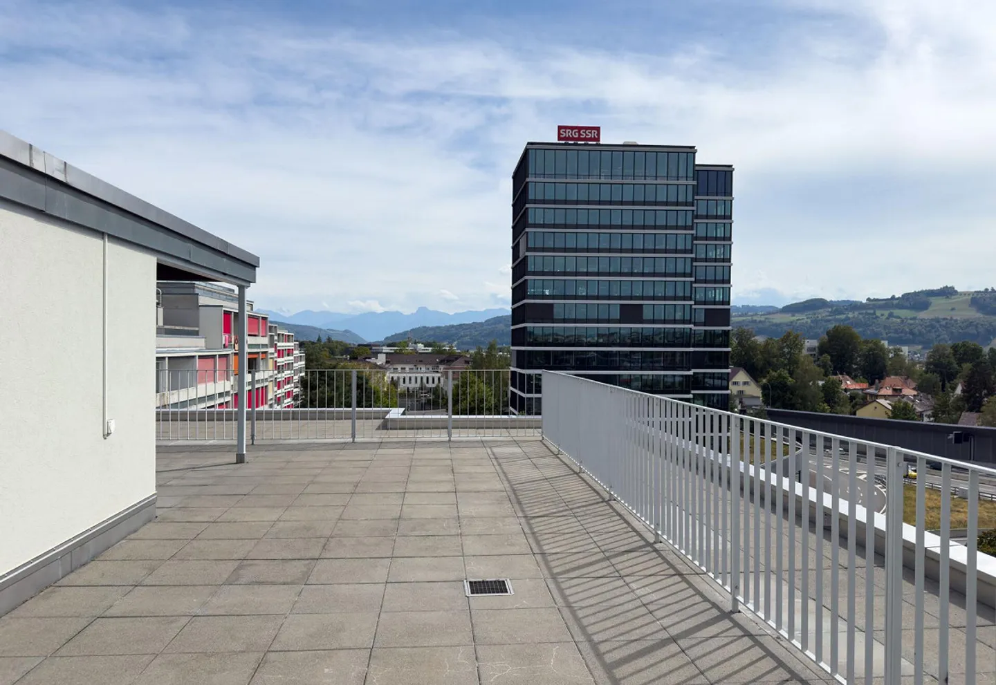 High-quality renovated penthouse apartment with fantastic views - Photo 15 of 17