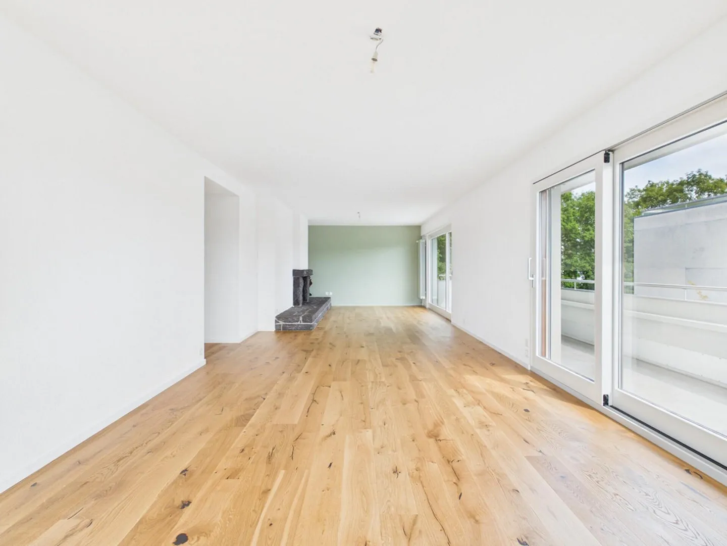 High-quality renovated penthouse apartment with fantastic views - Photo 3 of 17