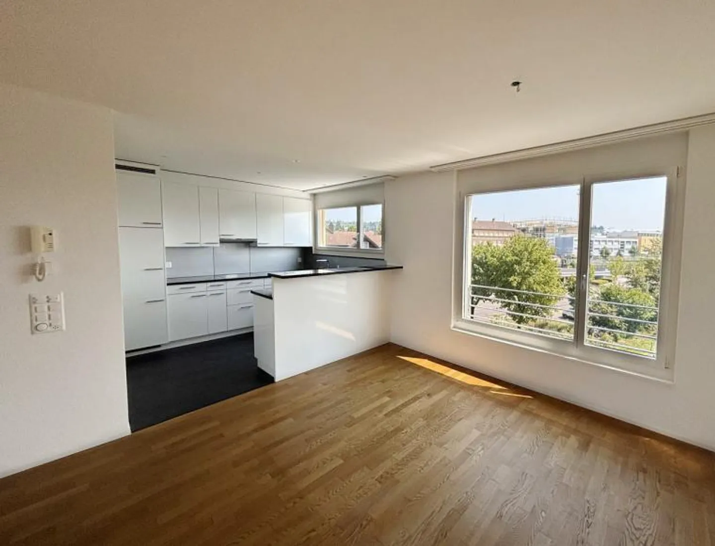 Moderno appartamento di 4,5 stanze con balcone/giardino d'inverno riscaldato - Foto 2 di 15