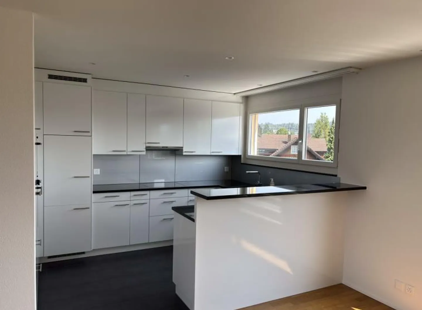 Moderno appartamento di 4,5 stanze con balcone/giardino d'inverno riscaldato - Foto 3 di 15
