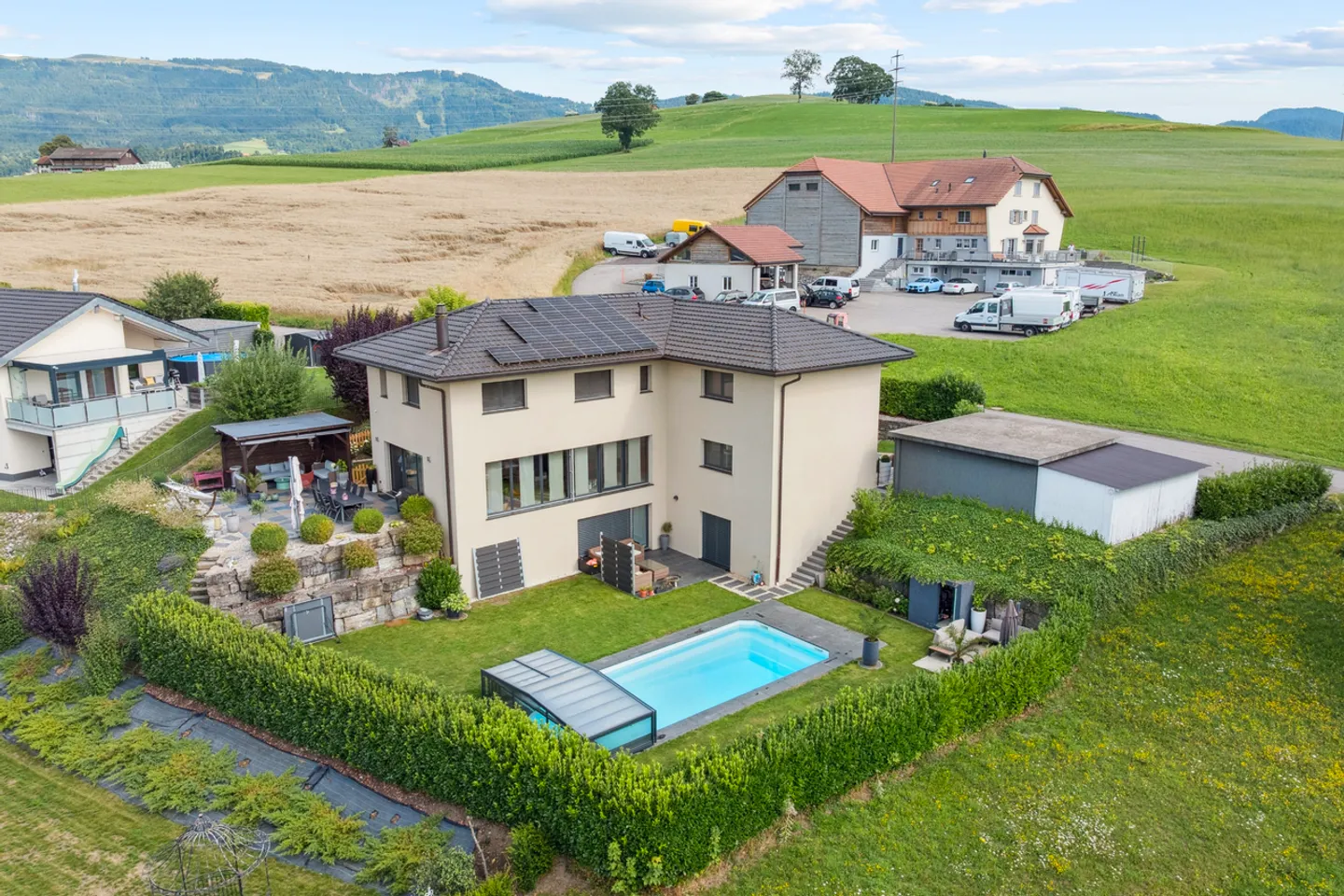 Villa Familiale avec Appartement Séparé - Photo 1 sur 11