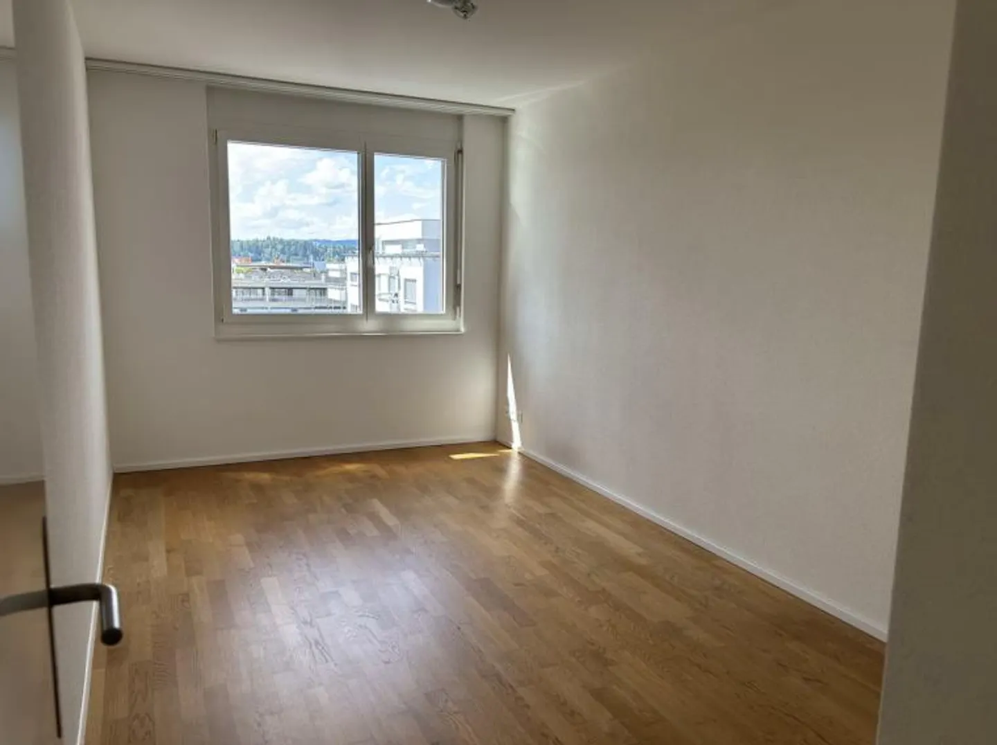 Moderno appartamento di 4,5 stanze con balcone/giardino d'inverno riscaldato - Foto 5 di 15