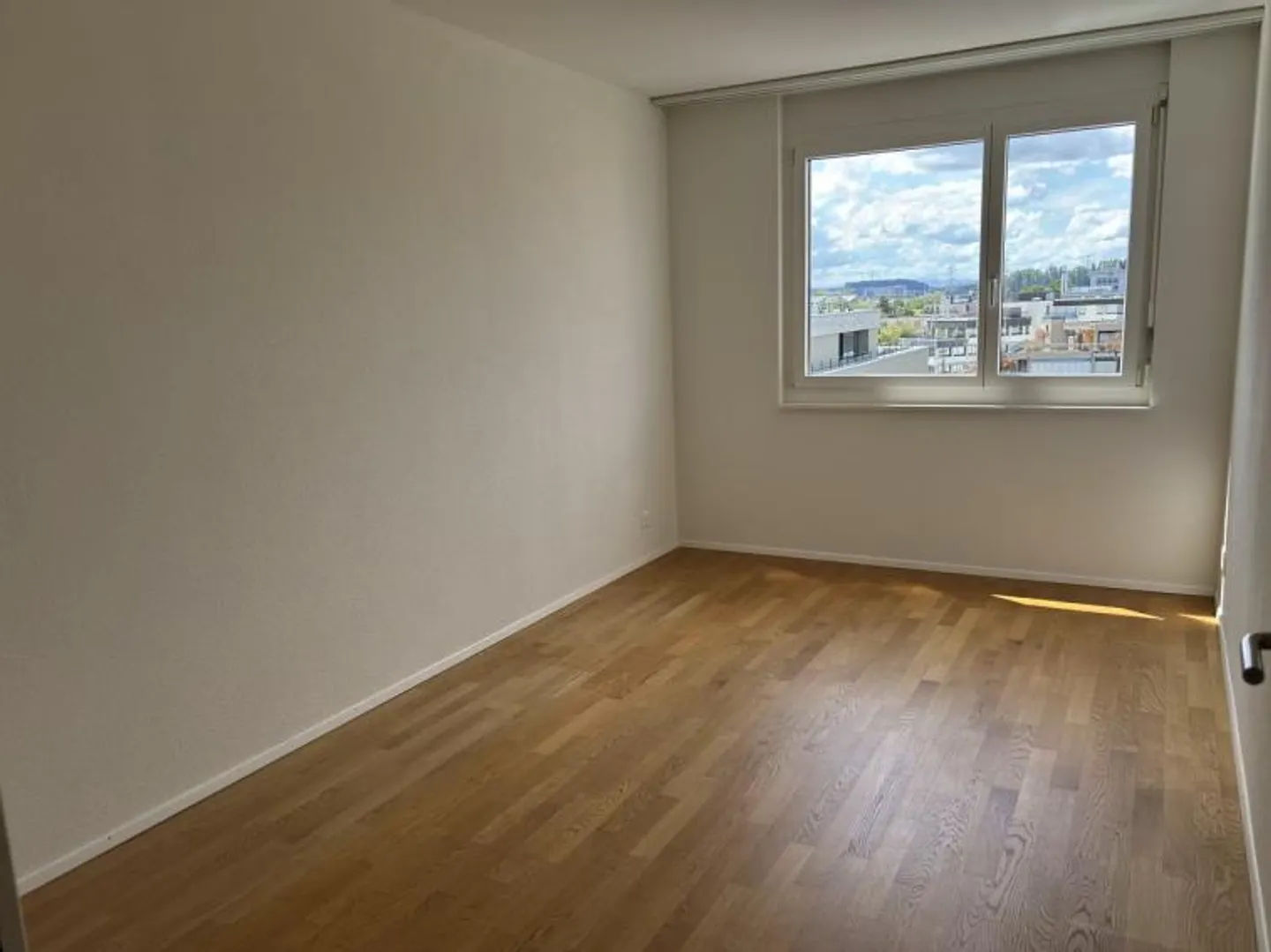 Moderno appartamento di 4,5 stanze con balcone/giardino d'inverno riscaldato - Foto 6 di 15